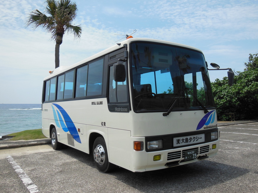 大島タクシー車両紹介貸切小型バス 定員26名（乗客24名） の写真