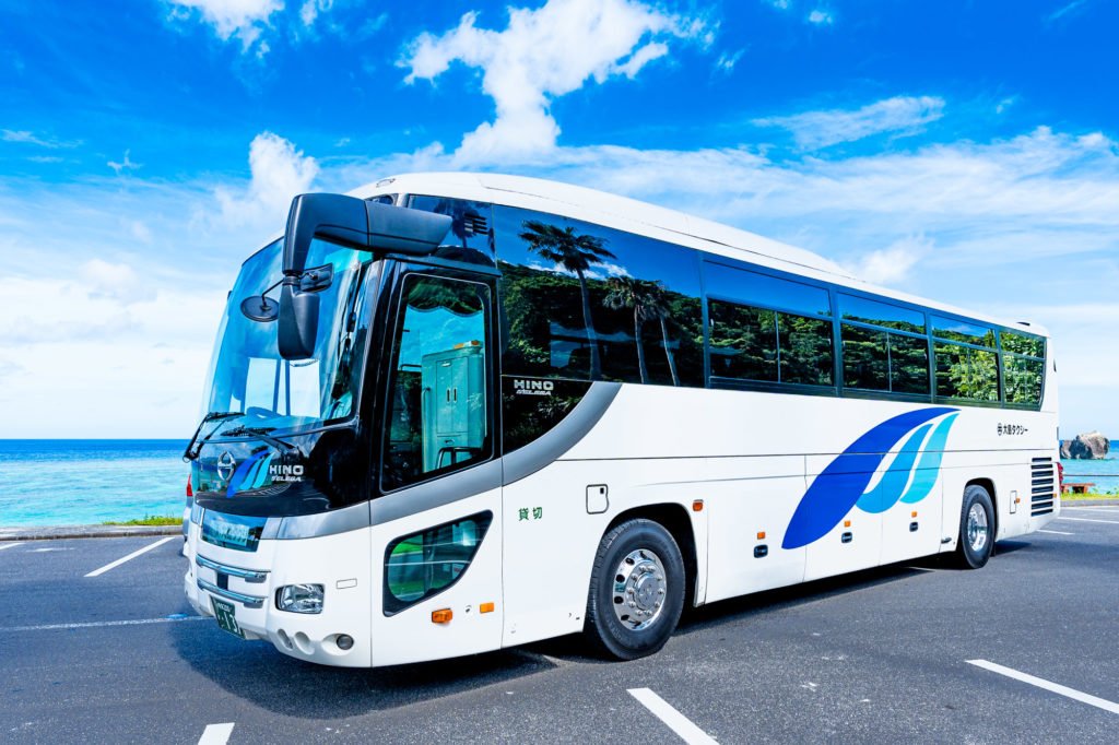 大島タクシー 奄美大島観光貸切バス 大型バスの写真